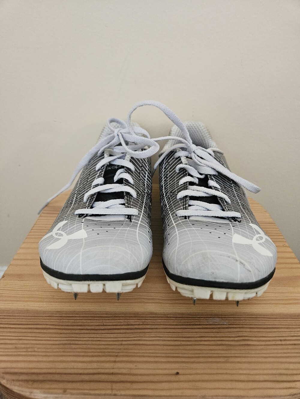 Under Armour Women's White and Black Track Spikes Sneakers, Size 6.5